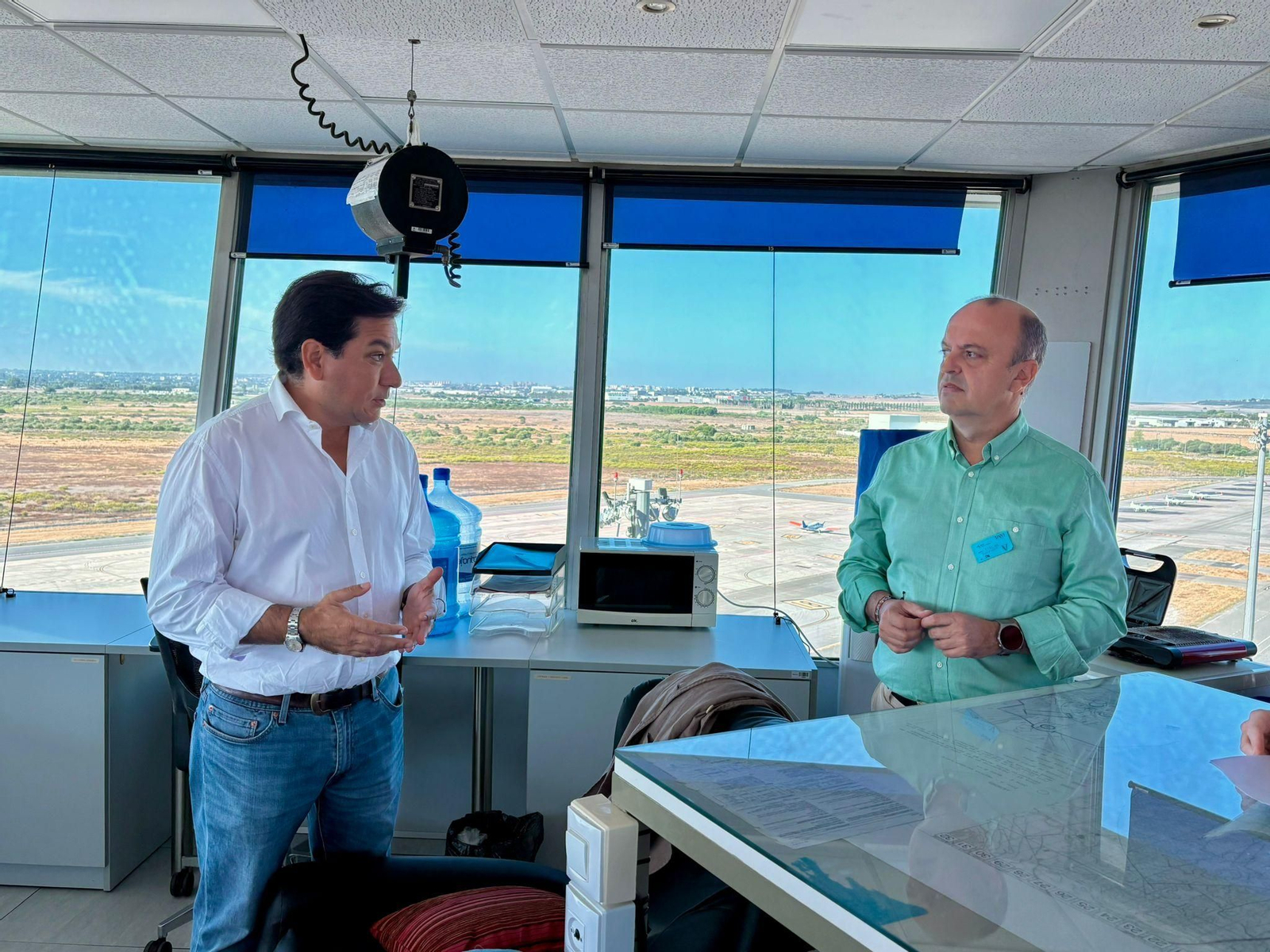 Antonio Fernández e Ignacio Soto, durante una visita al Aeropuerto.