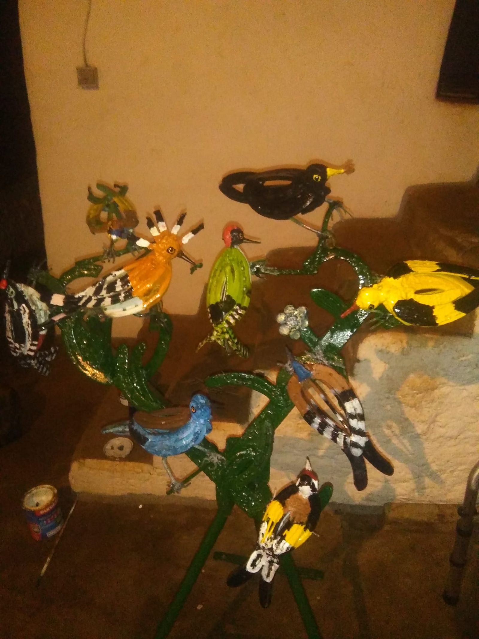 El artista de Aracena que convierte herraduras en obras de arte únicas: Ha creado más de 300 figuras de hierro