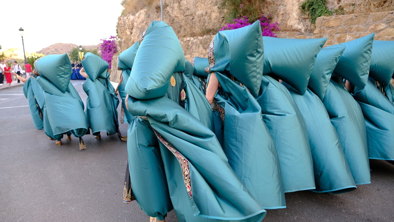 El espectacular desfile de Moros y Cristianos de Mojácar, en imágenes