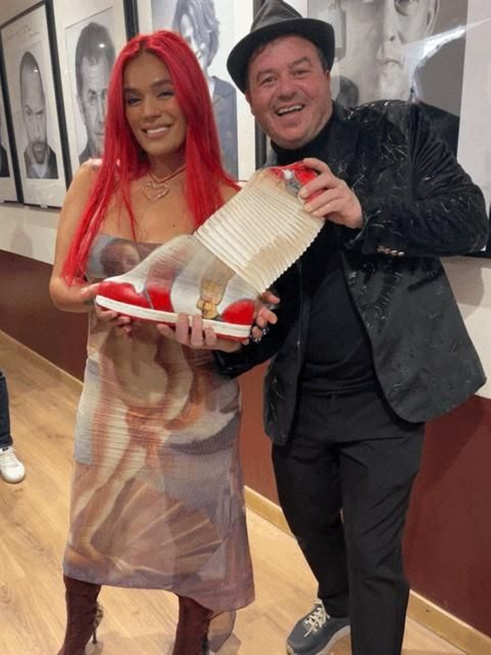 Semper con la cantante Karol G.