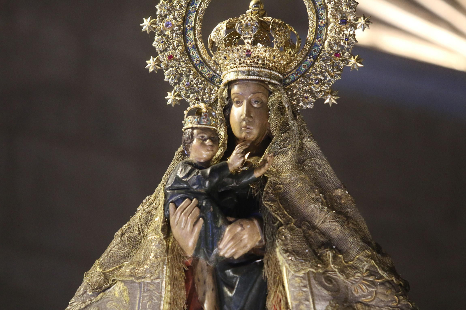 Fotogalería de la retirada de la Virgen del Mar para su restauración