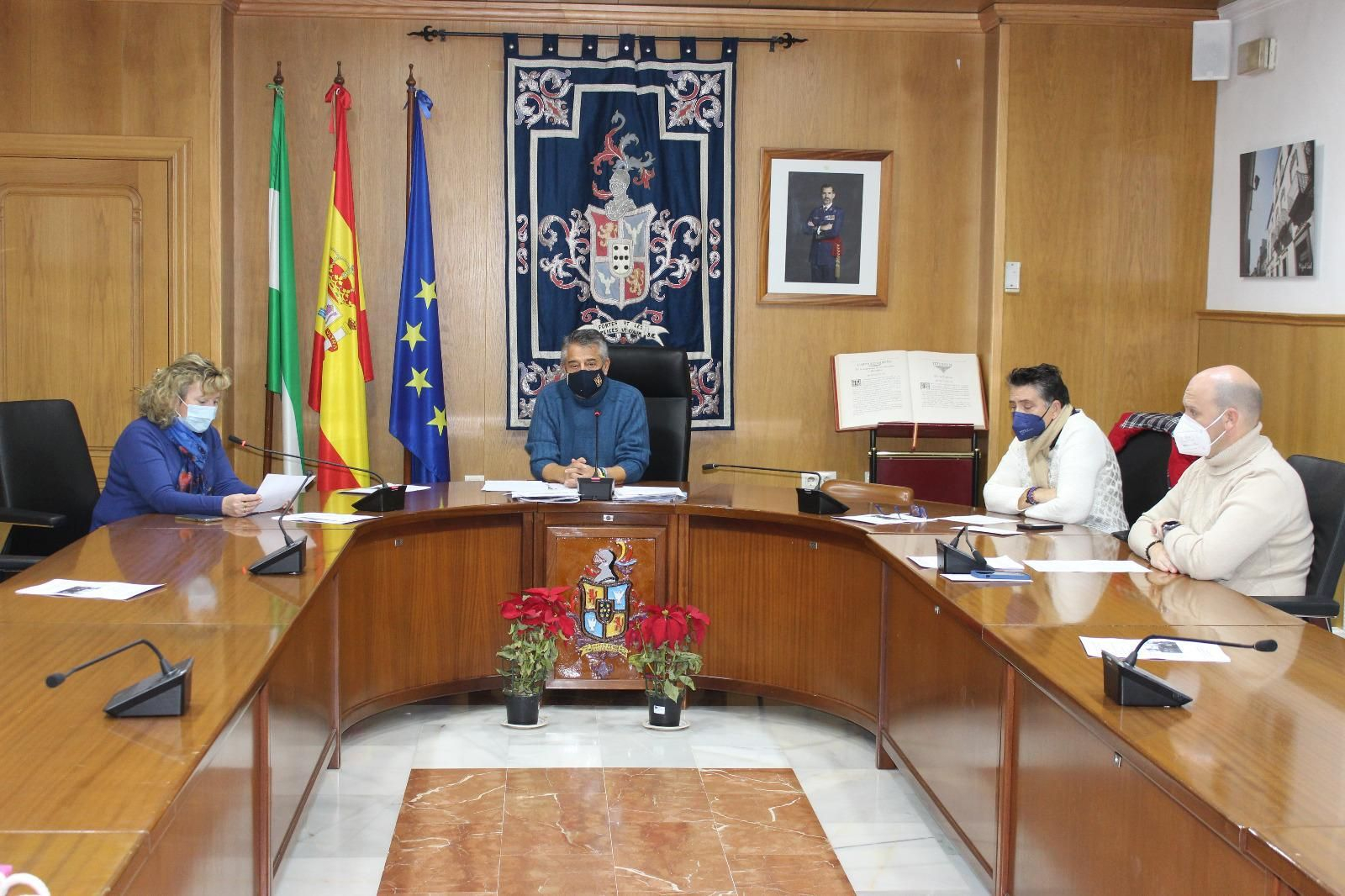 El alcalde de Hinojosa del Duque, Matías González, durante su comparecencia.