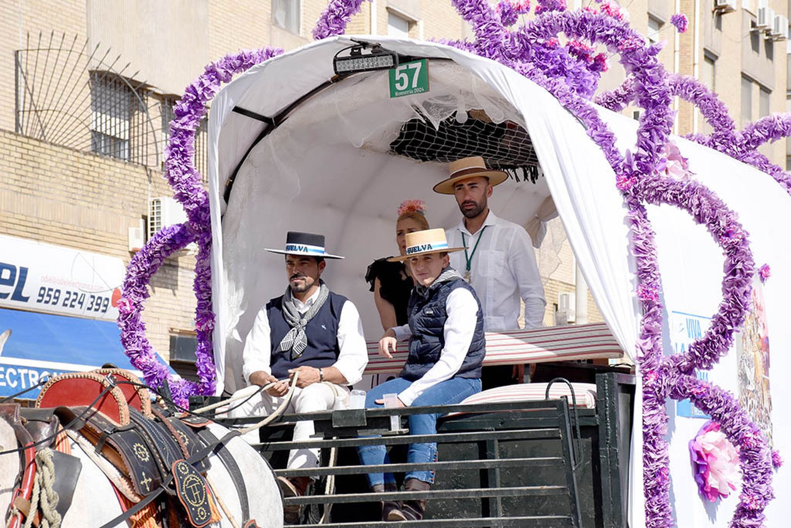 Imágenes de los carros de la Hermandad del Rocío de Huelva