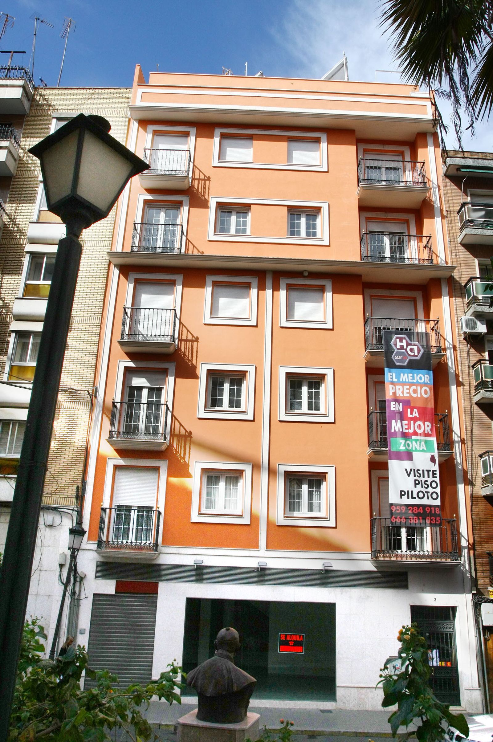 Un bloque de viviendas en venta en Huelva.