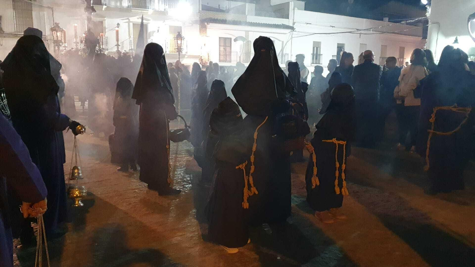 Miércoles Santo en Castro del Río: La visita del Cristo de la Buena Muerte al cementerio, en fotografías
