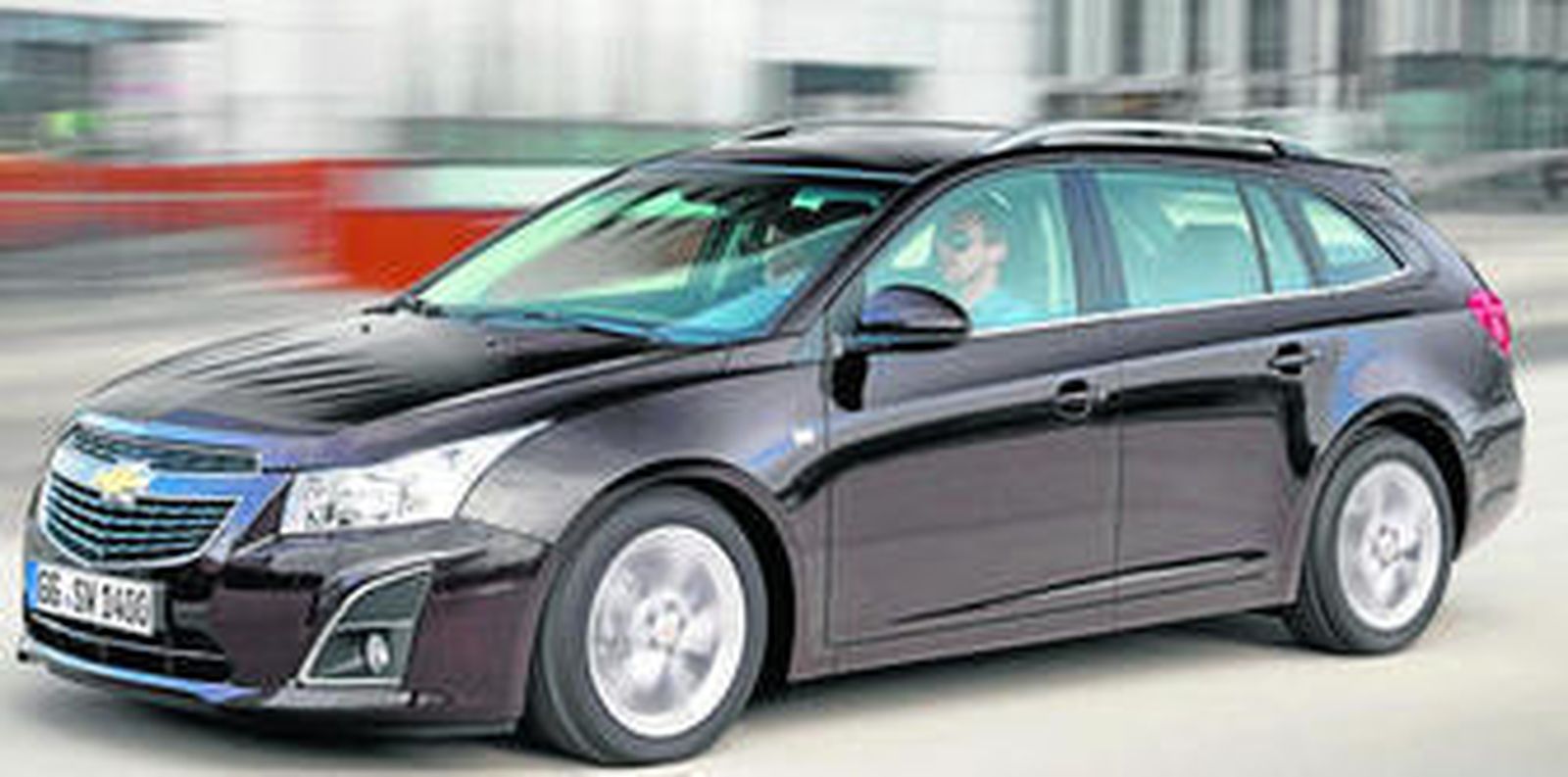 La idea de diseño del station wagon ha sido darle al coche un aspecto veloz y llamativo sin renunciar al espacio, la versatilidad y el sentido práctico.