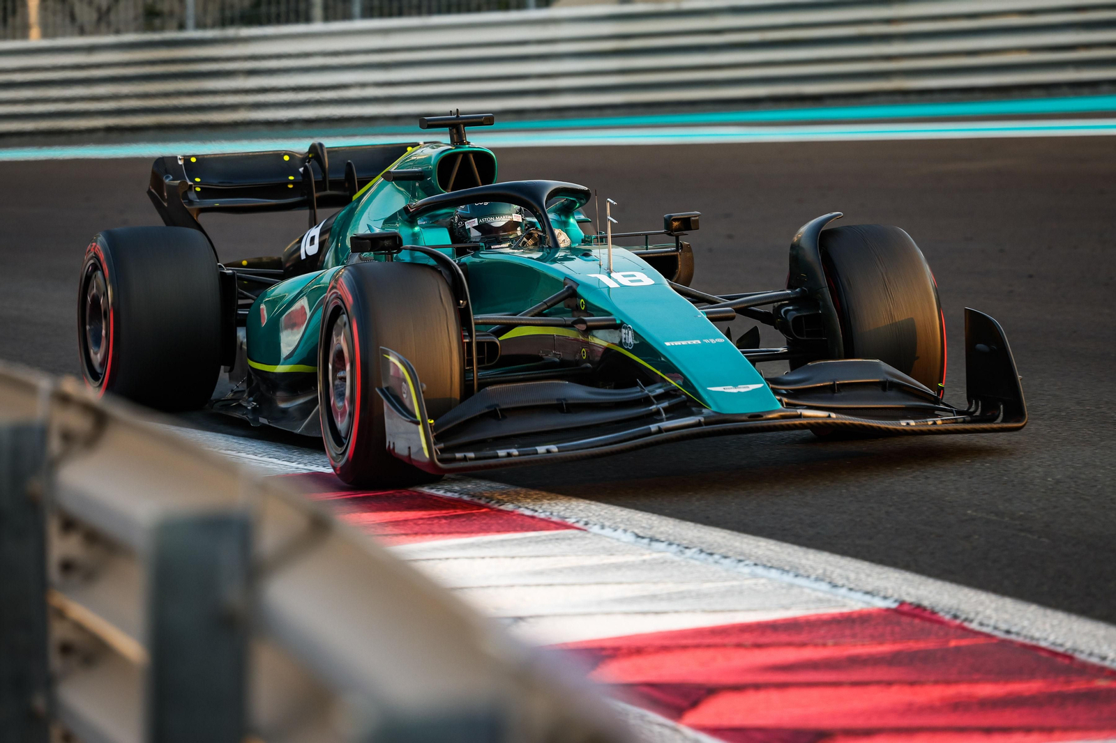 Las escuderías de  Fórmula uno se prueban tras el fin de temporada