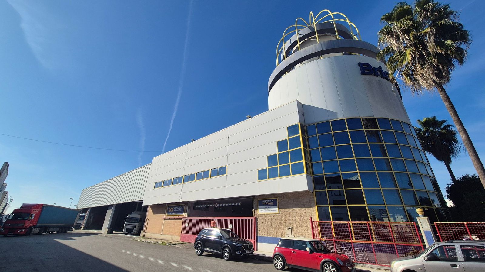 La antigua sede de Merkamueble en Alcalá de Guadaíra tiene 22.000 metros cuadrados.