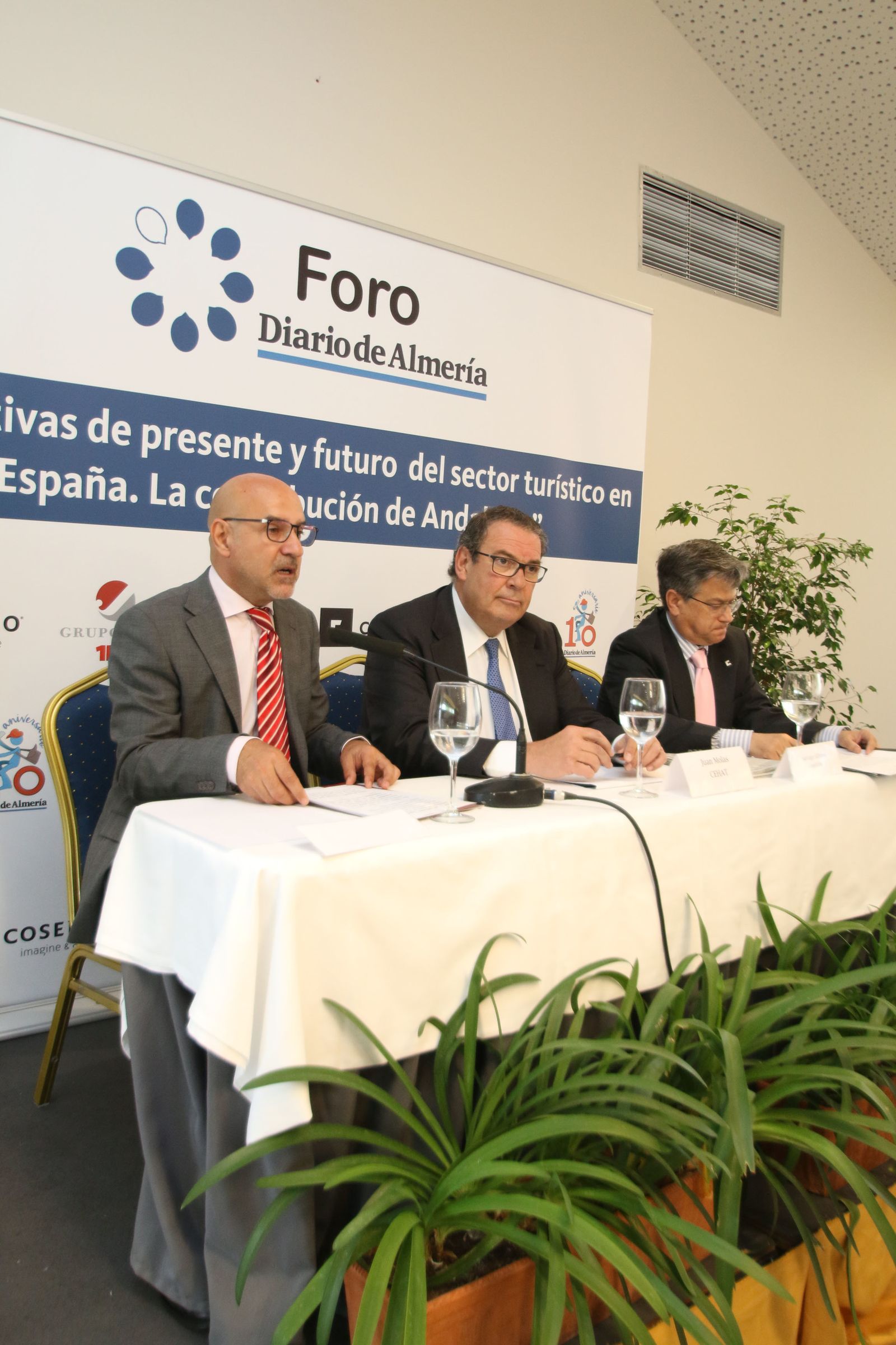 Las imágenes del Foro con el presidente de CEHAT