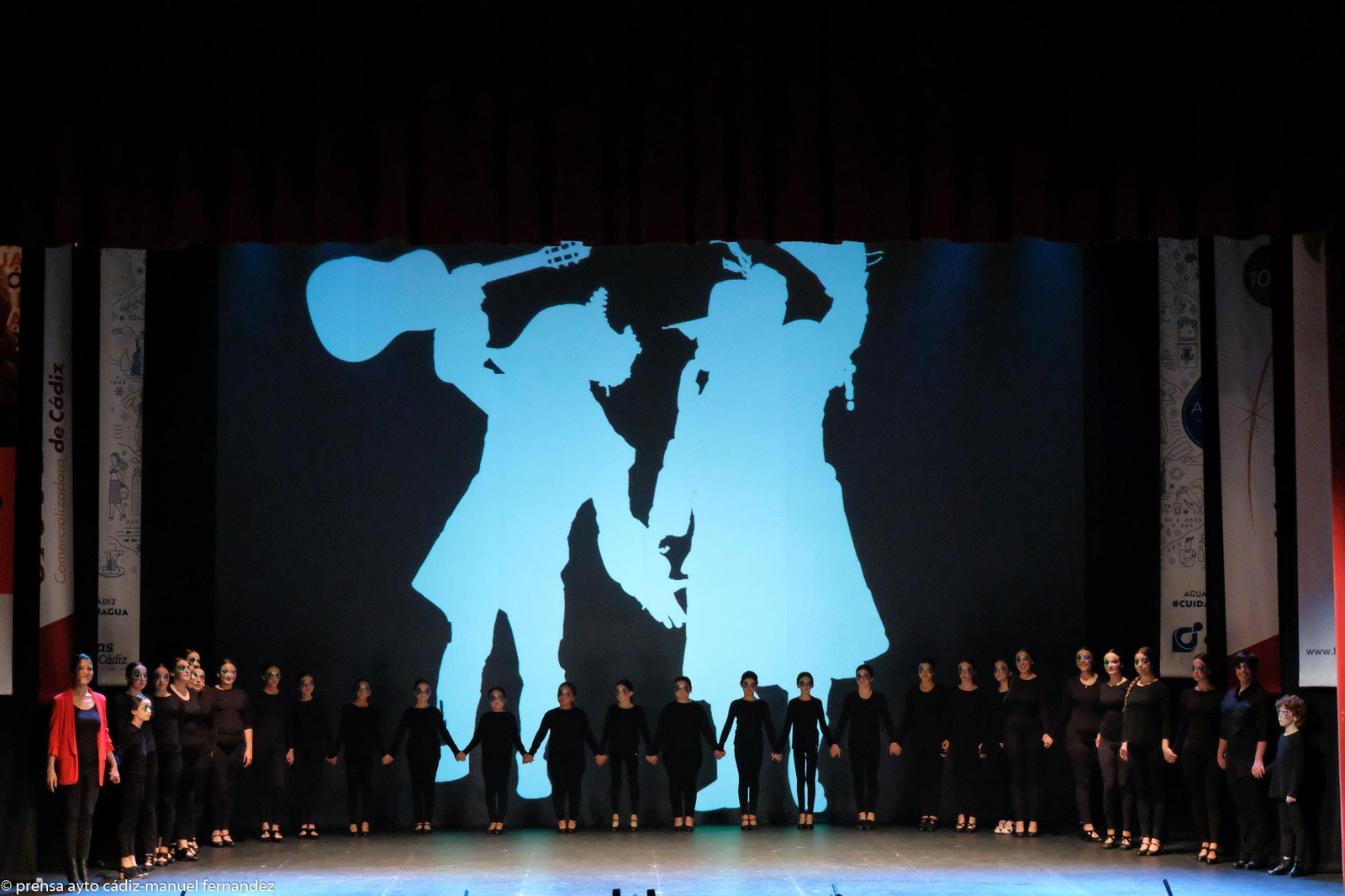 La final comenzó con un homenaje a Juan Carlos Aragón y Manolo Santander a cargo de los alumnos de la Escuela de Artes Escénicas Marta Ortiz.