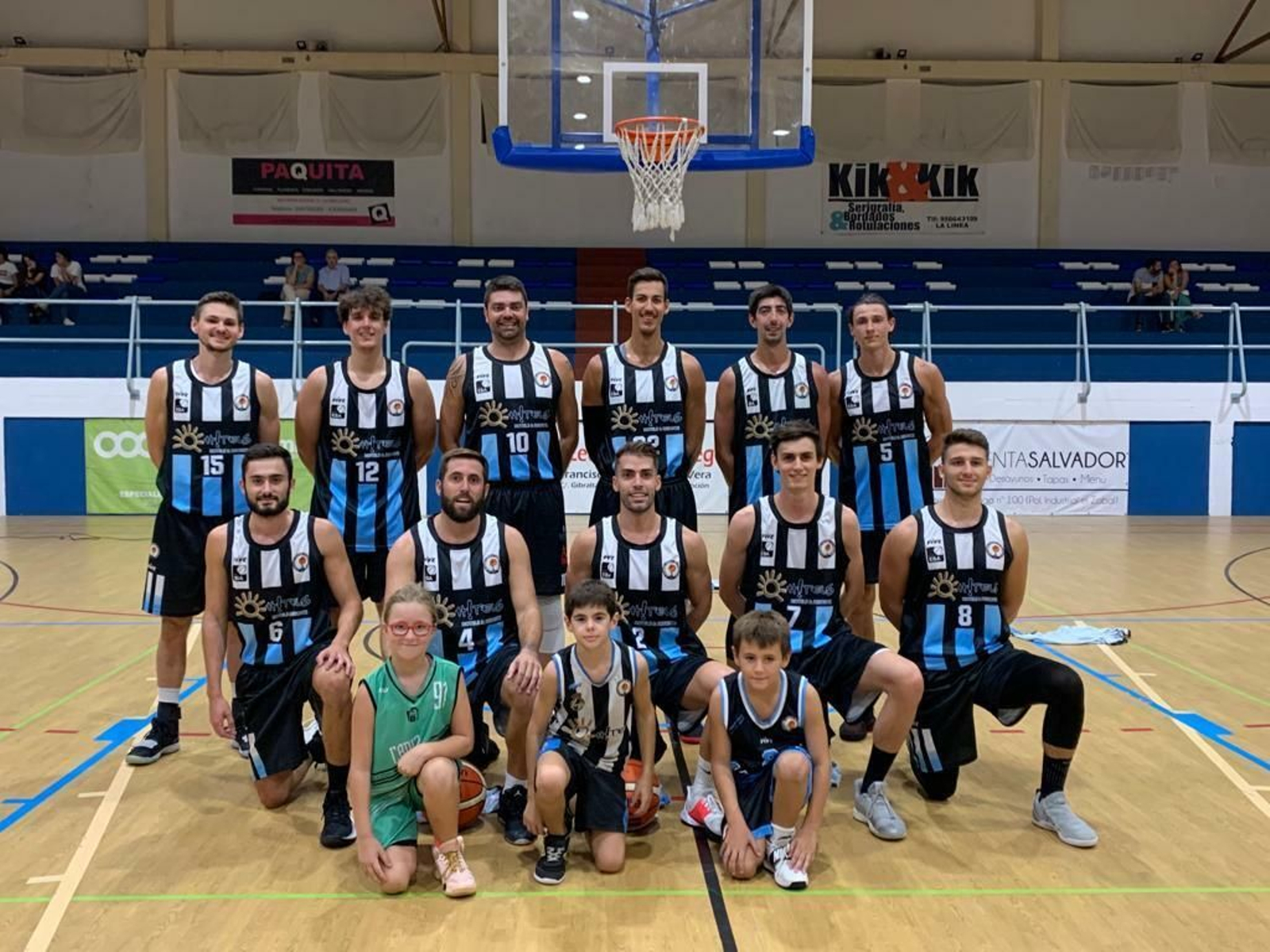 Los integrantes de la ULB posan antes de comenzar el encuentro