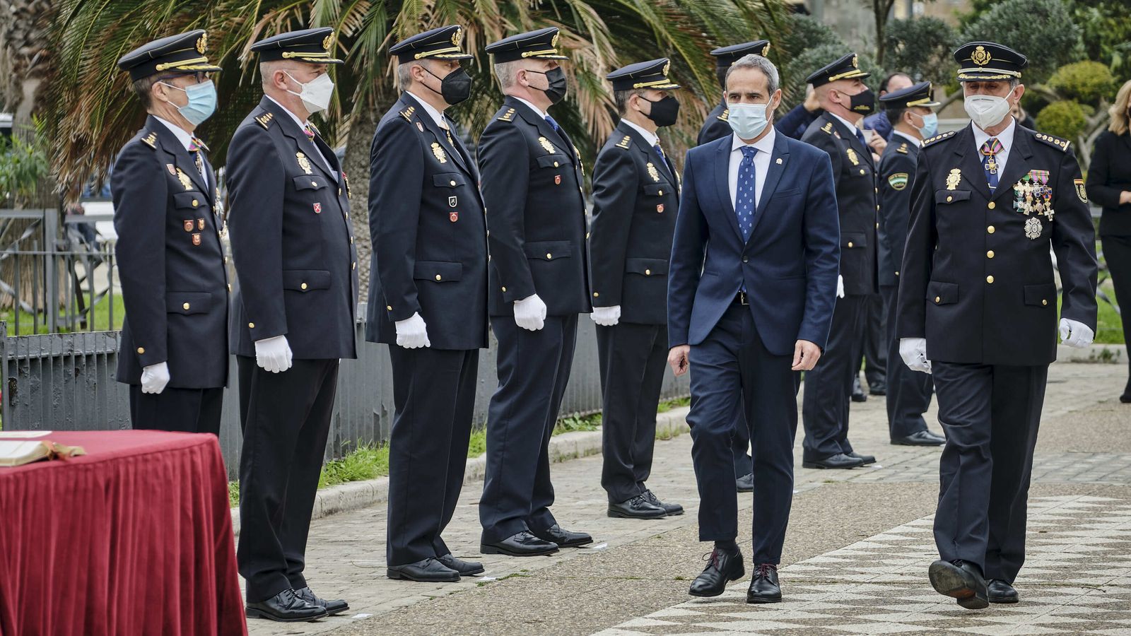 Acto de  juramento de 22 nuevos inspectores de la Policía Nacional en la Plaza de España.
