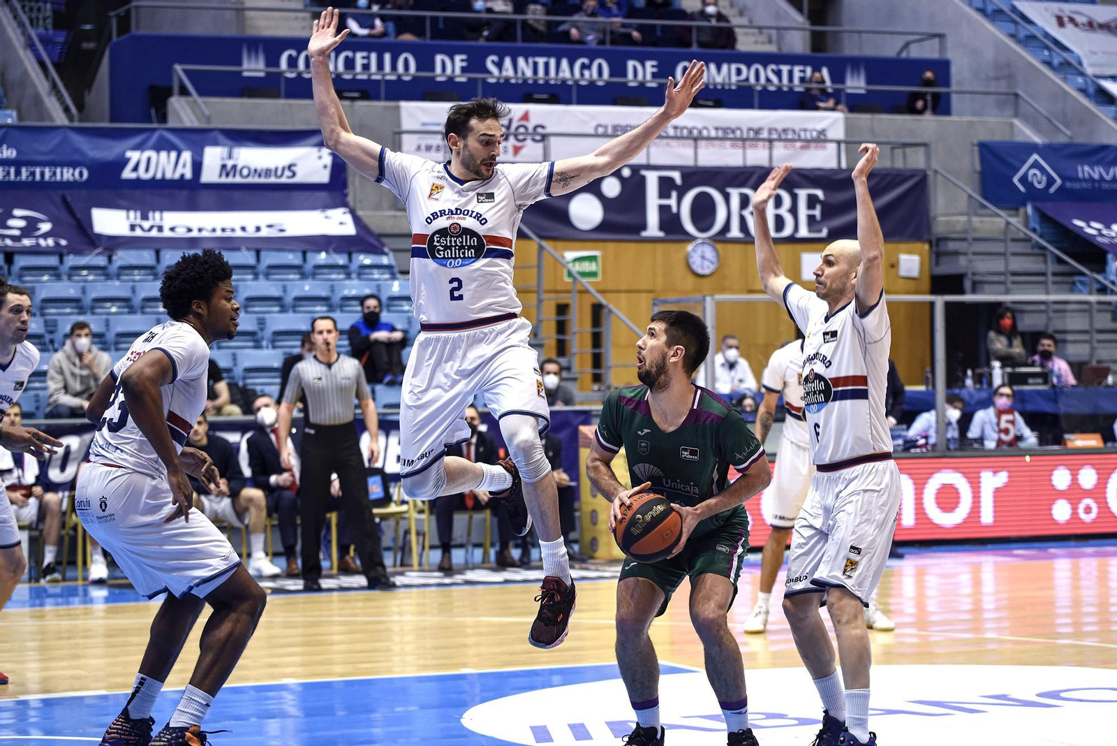 El Monbus Obradoiro - Unicaja Baloncesto, en fotos