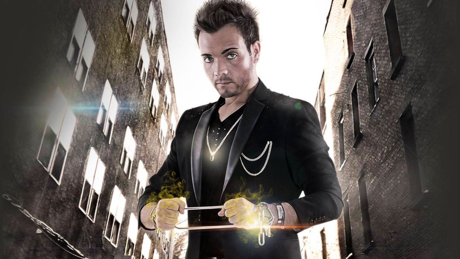 Jammes Garibo esstá especializado en la magia de gran formato.