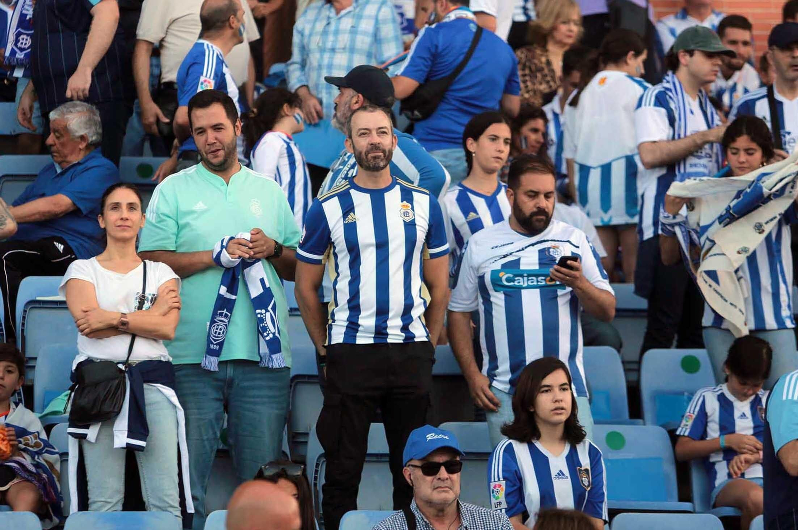 Imágenes del gran ambiente en el Nuevo Colombino en el ascenso del Recre