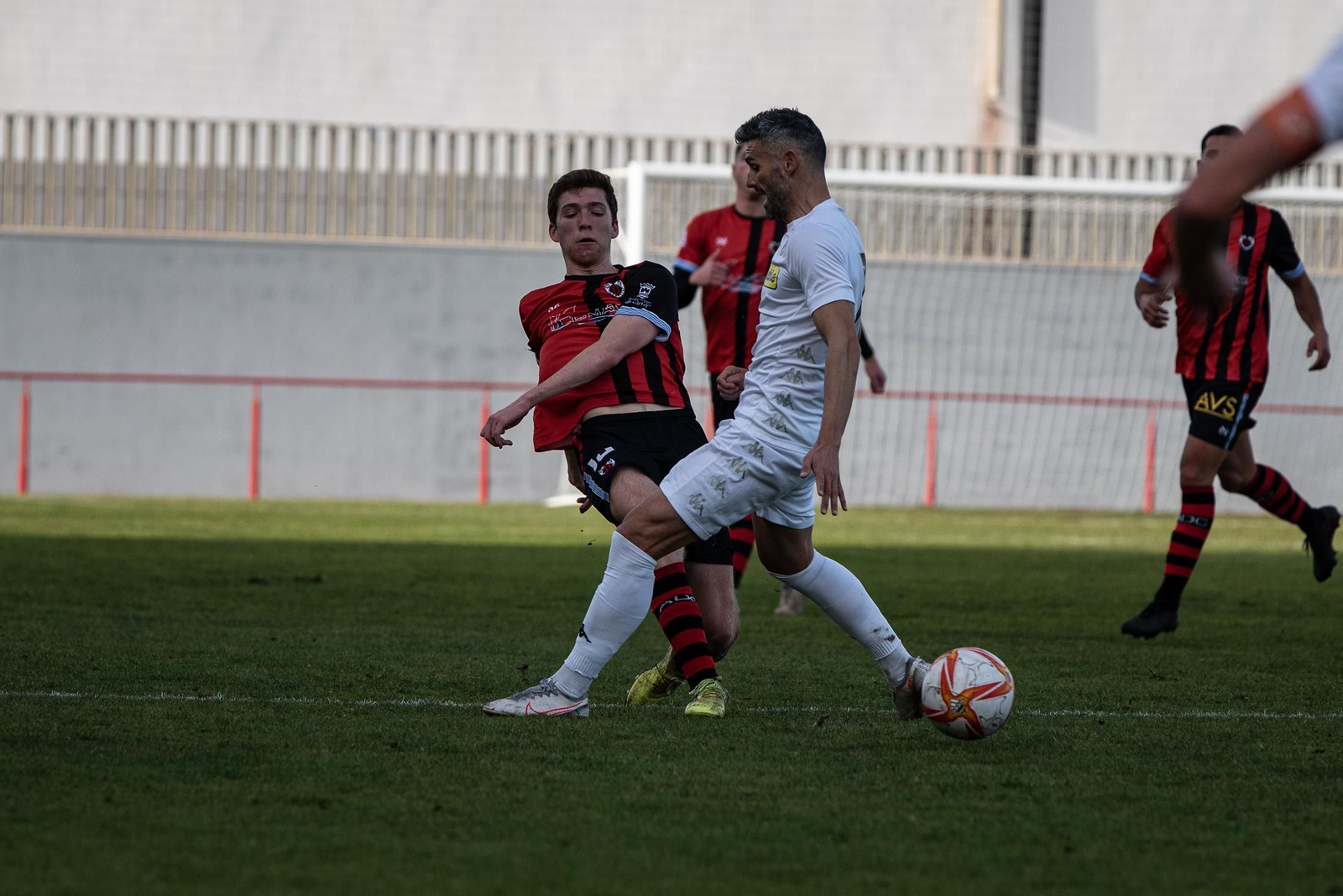 Jugada en el encuentro del Cartaya-Gerena de la primera vuelta.