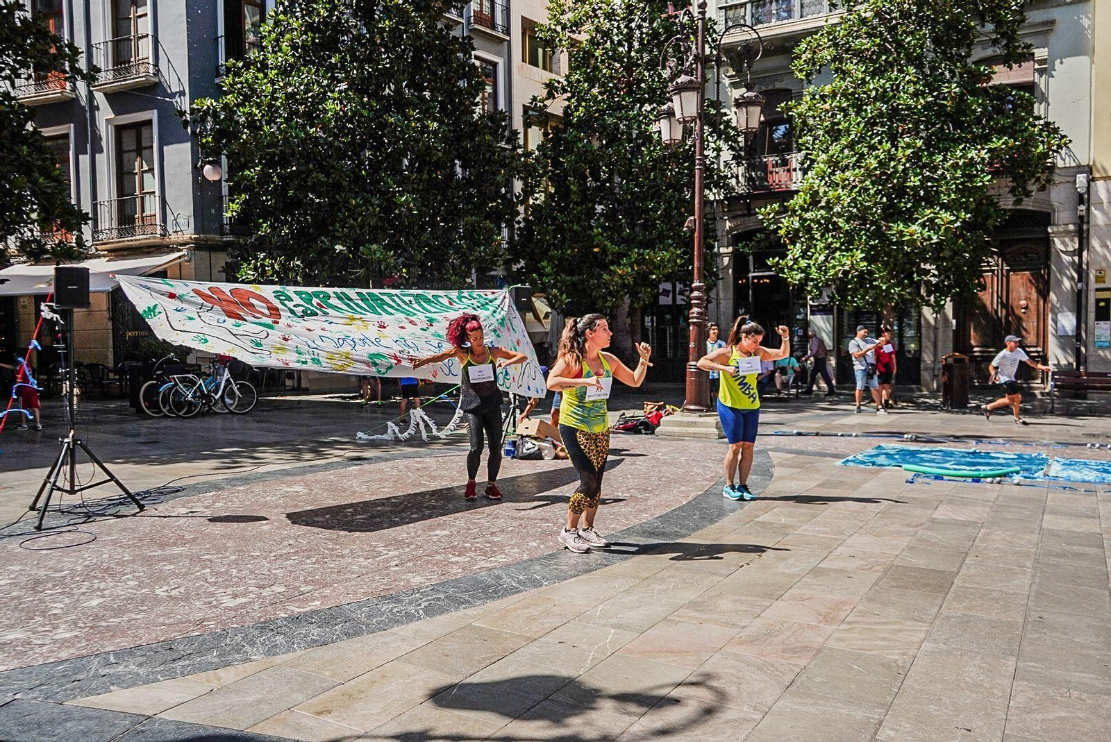 Imágenes: cursos de natación reivindicativos en Plaza del Carmen