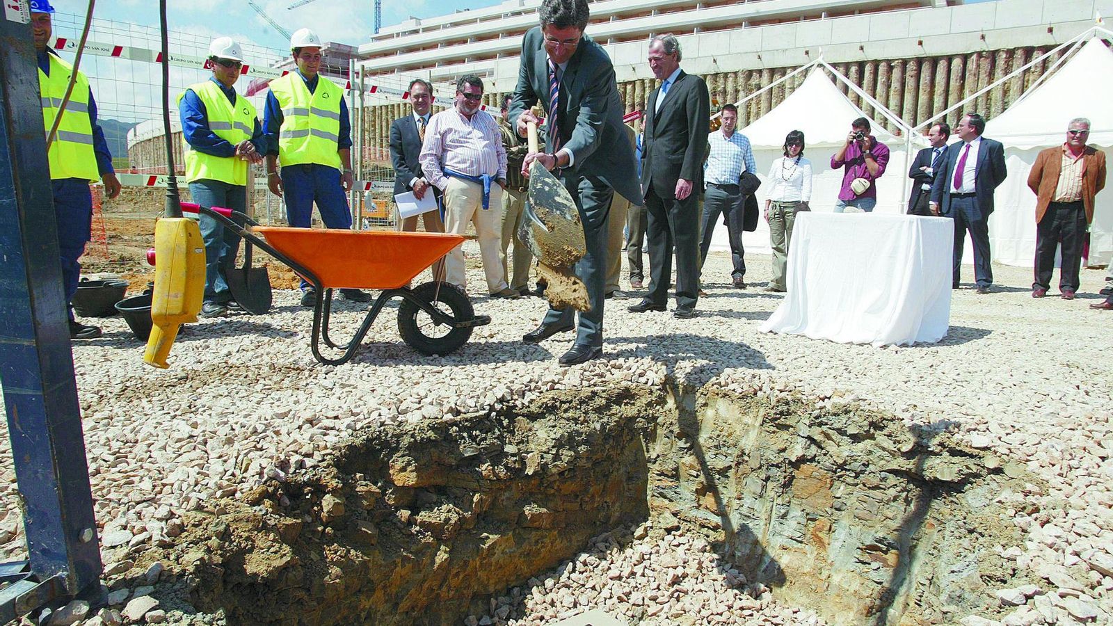 Tomás Herrera, durante el acto de la puesta de la primera piedra del centro comercial de Pajarete, en 2007.