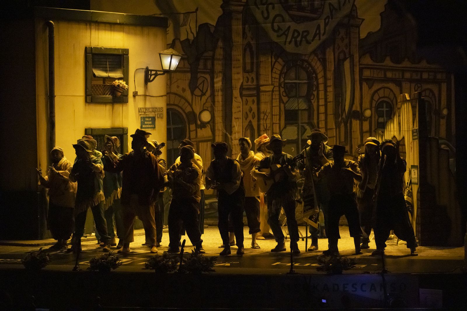 Imágenes de la actuación de la comparsa de Huelva "Los garrapatas" en el Carnaval Colombino