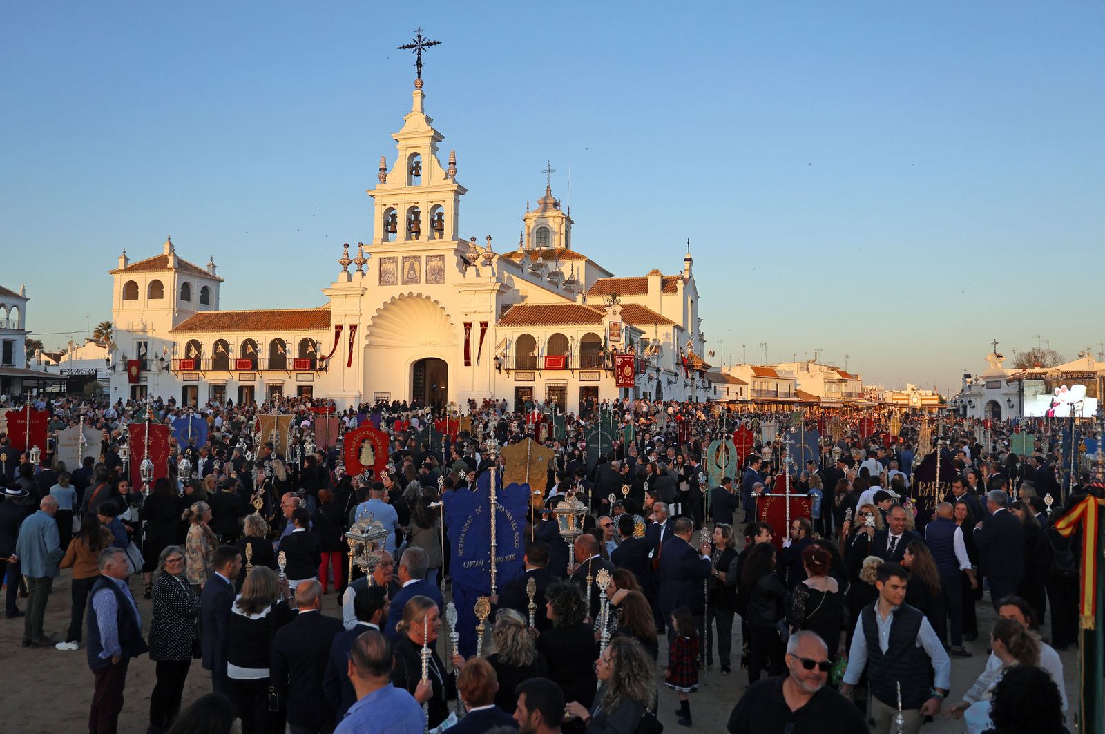 Imágenes del Rosario Jubilar Extraordinario de El Rocío 2025