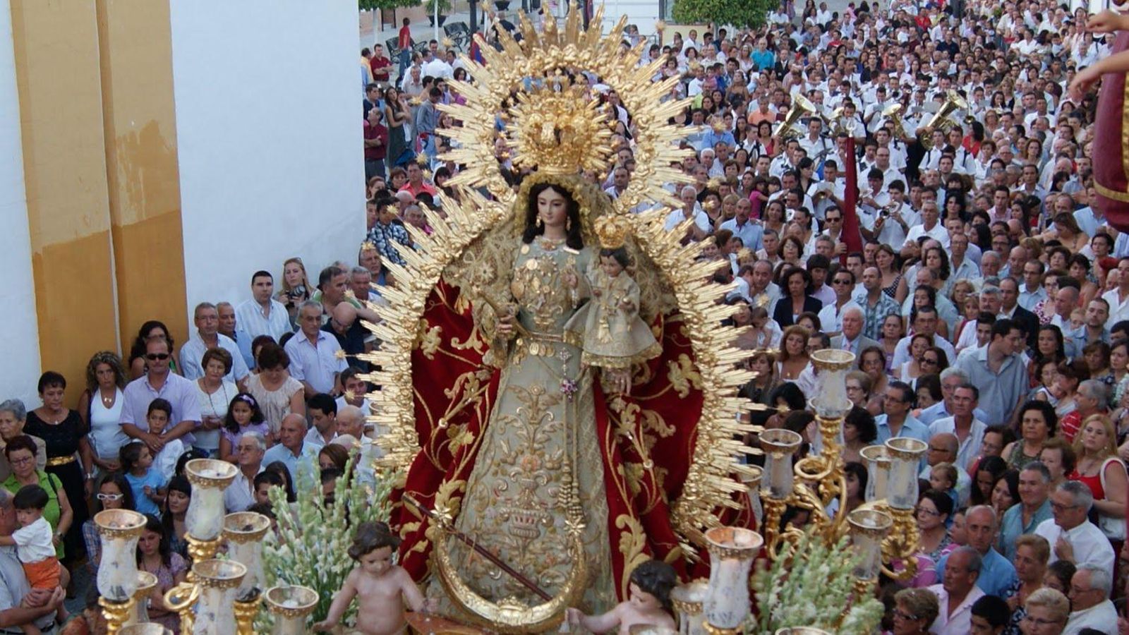 La Virgen de la Estrella procesiona en Chucena