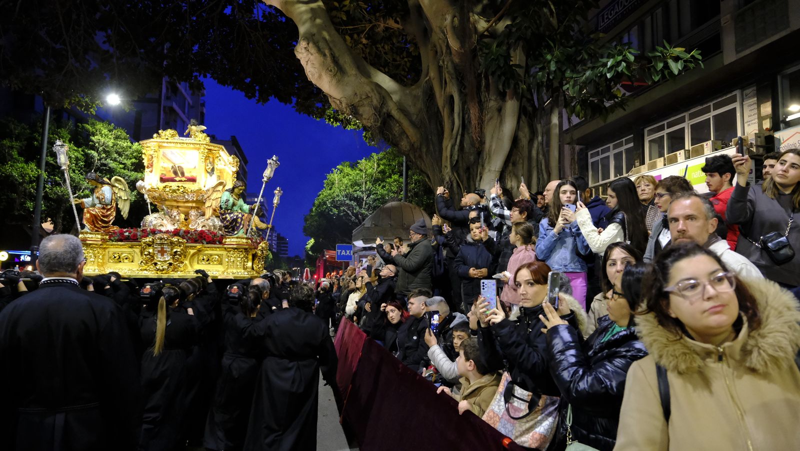 Las mejores imágenes del Santo Sepulcro, en Almería