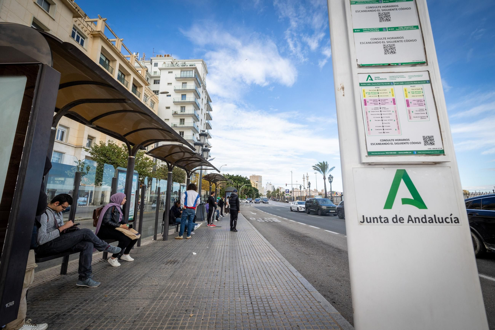 Imágenes de la primera jornada de huelga de autobuses en Cádiz
