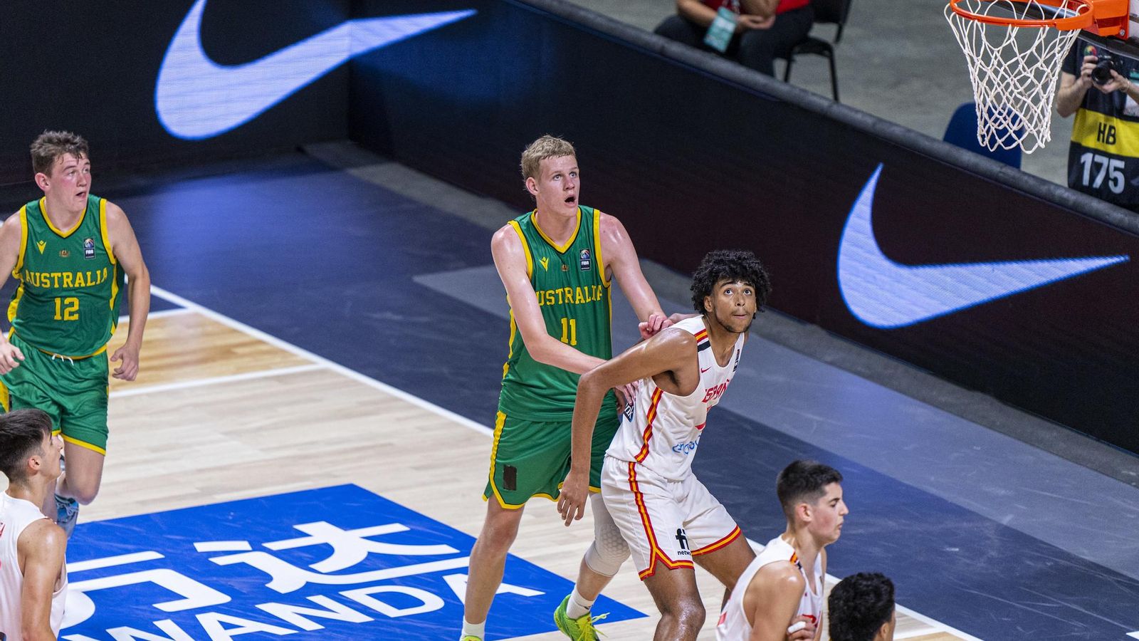 Rocco Zikarsky, con Izan Almansa.