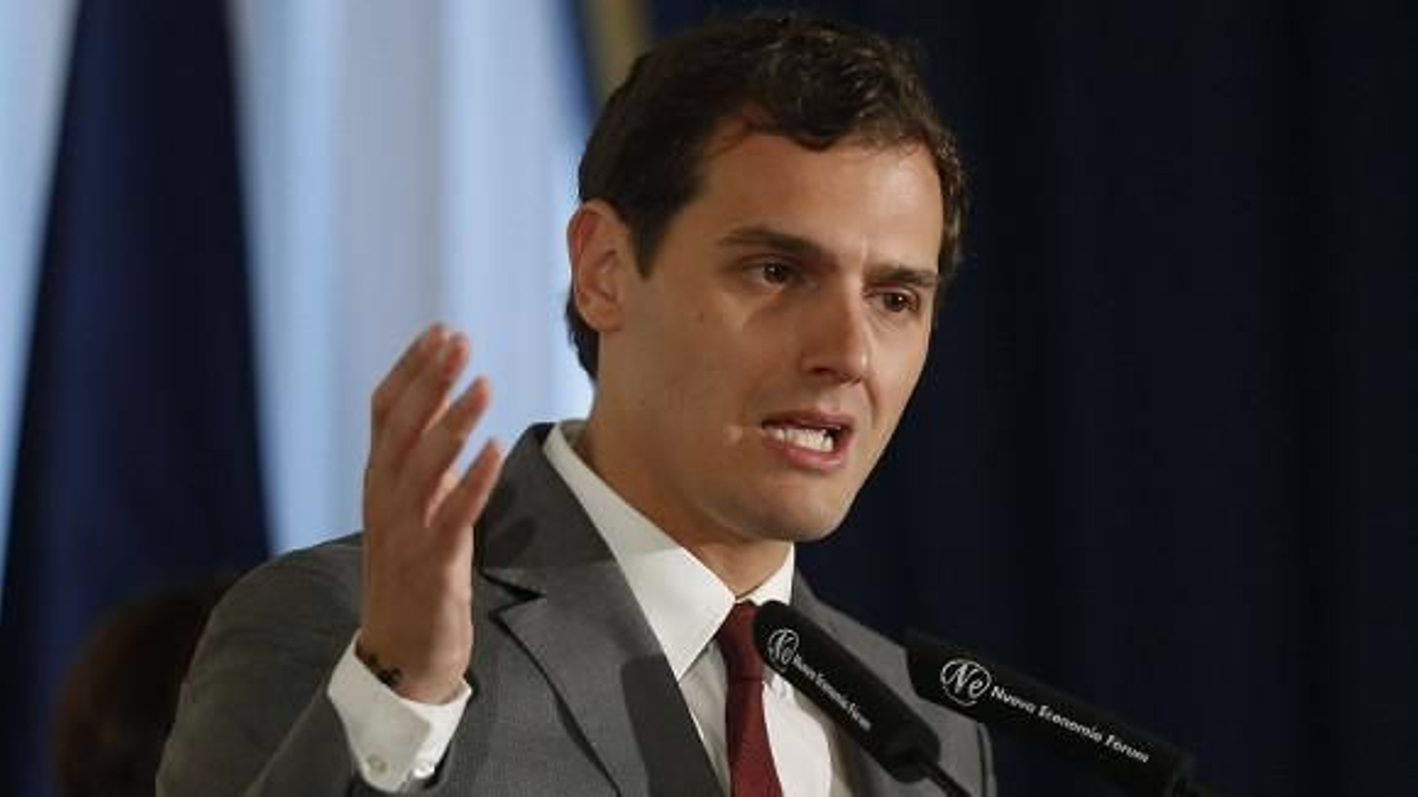 Rivera emplaza al PSOE a elegir entre socialdemocracia europa y populismos