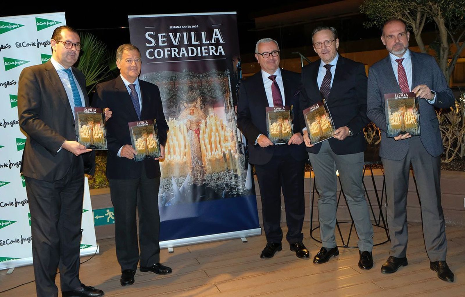 Un momento de la presentación de la revista 'Sevilla Cofradiera'.
