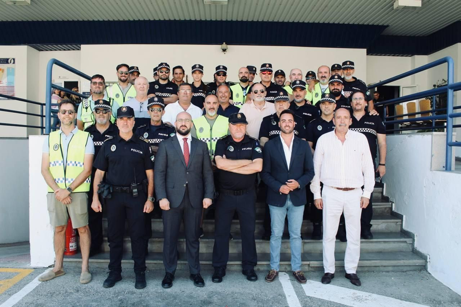 Una imagen de la despedida del oficial de Policía Local en la Jefatura de El Puerto de Santa María. Una imagen de la despedida del oficial de Policía Local en la Jefatura de El Puerto de Santa María.