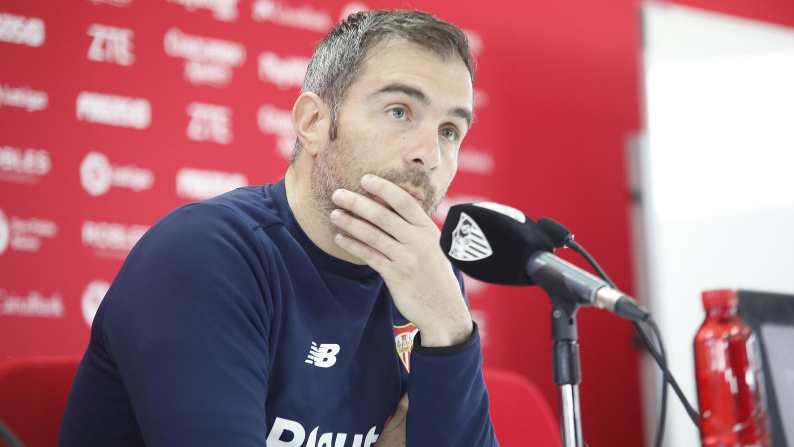 Maresca, durante una rueda de prensa en su etapa como técnico en el Sevilla.