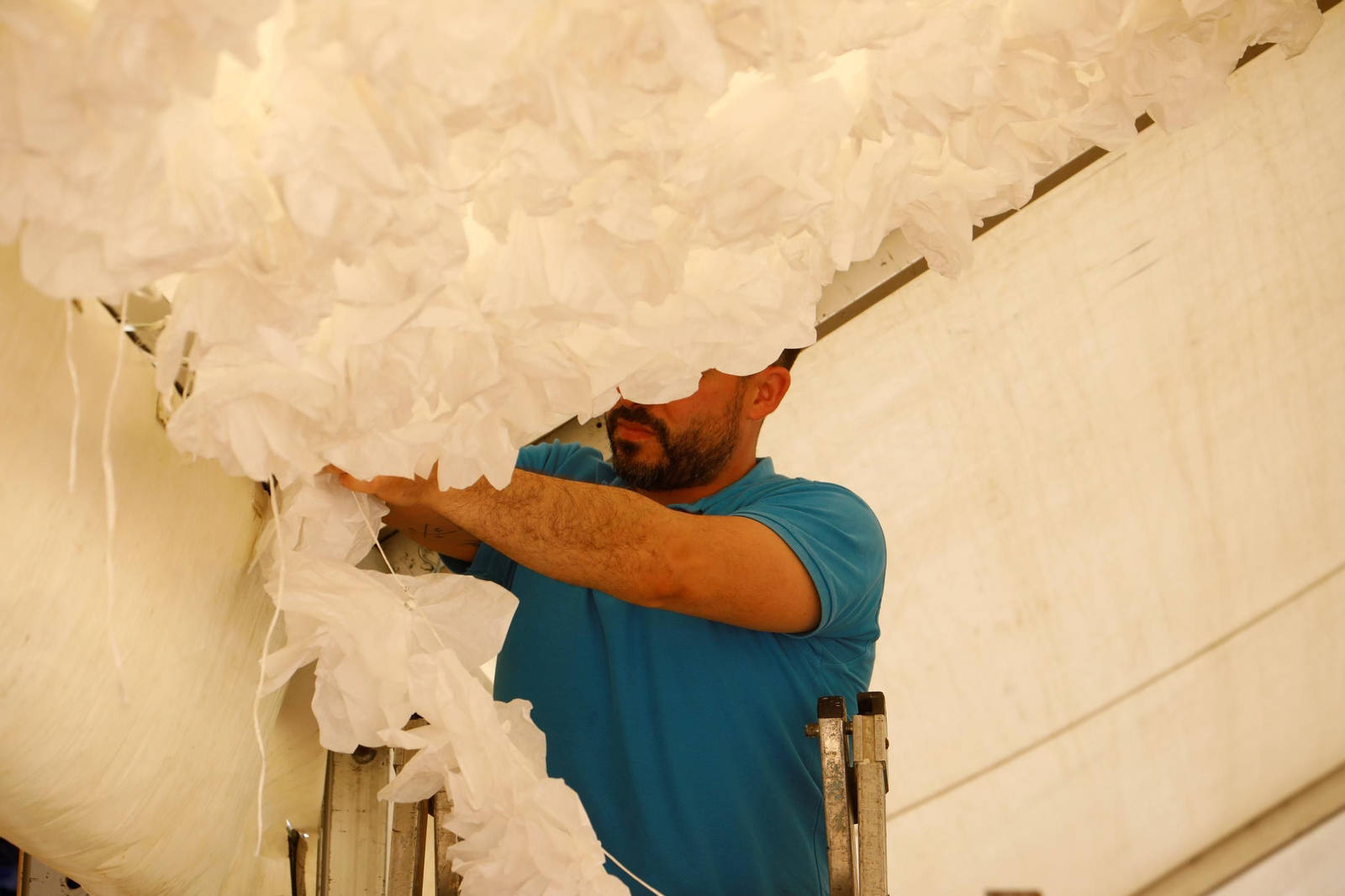 Los preparativos de las casetas de la Feria de Córdoba, en imágenes