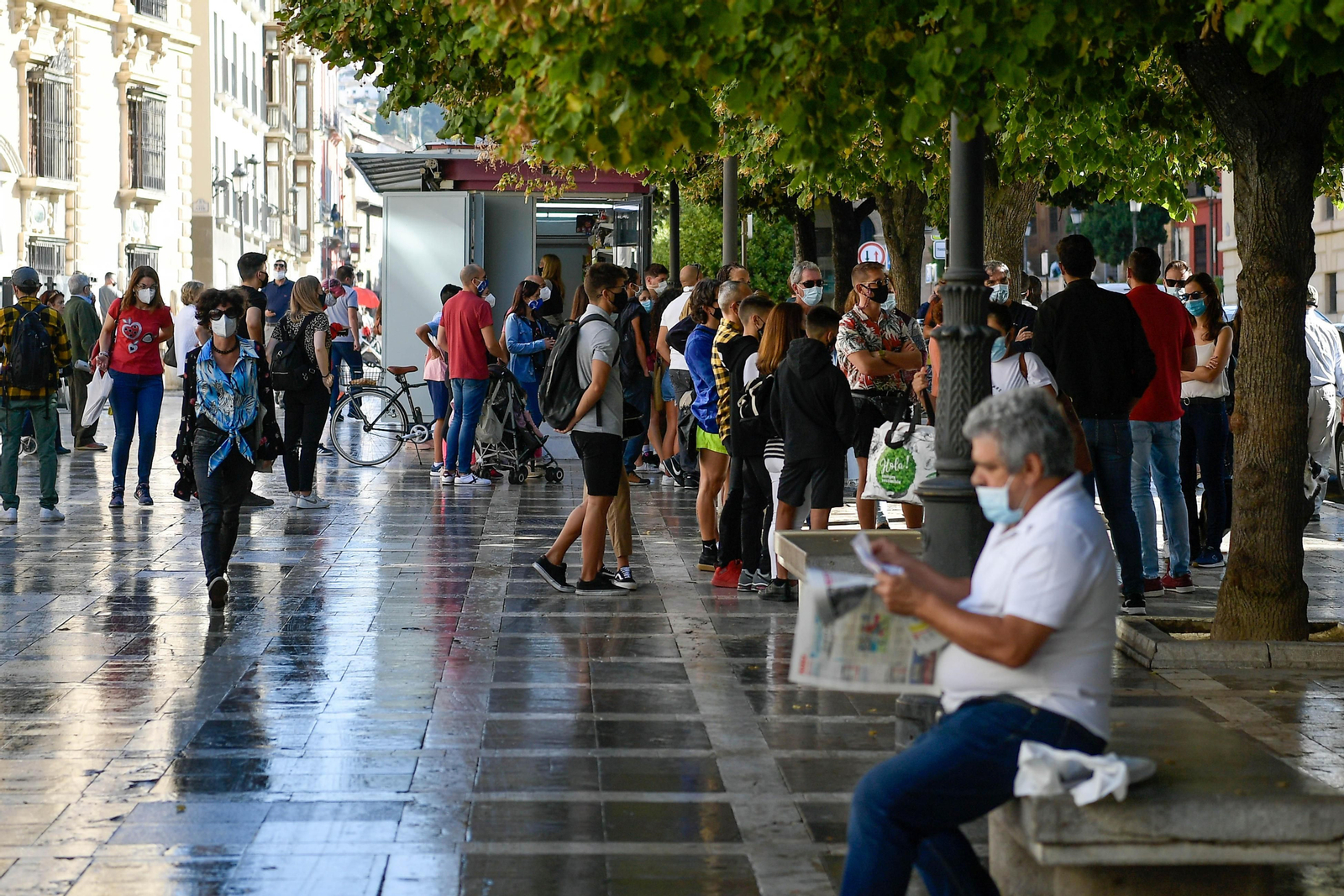 Un nuevo brote en una residencia de estudiantes de Granada y siguen subiendo los nuevos contagios de coronavirus