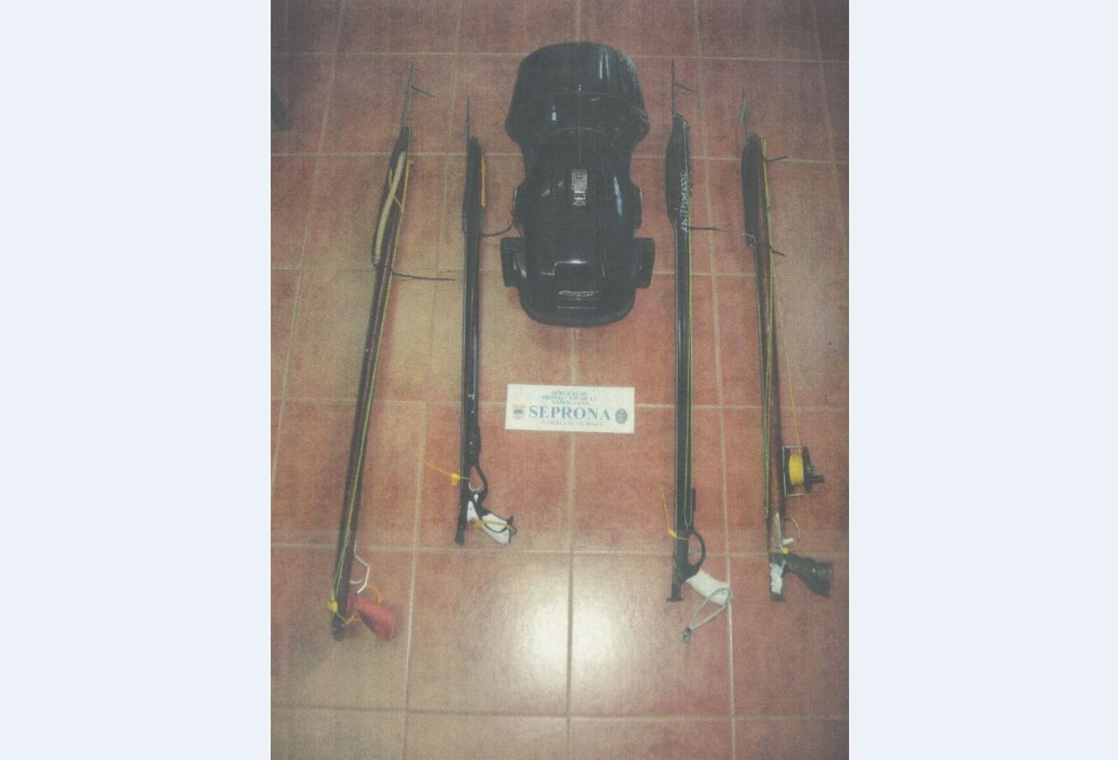 Las herramientas decomisadas por los guardias civiles del Seprona.