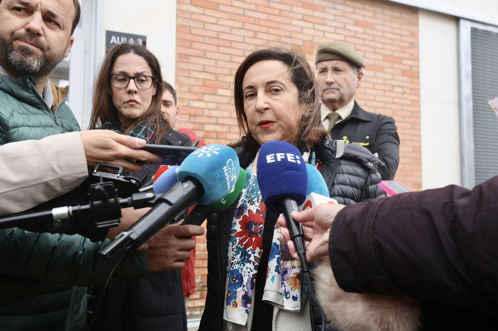 Margarita Robles en el Acuartelamiento Camposoto (Cádiz).