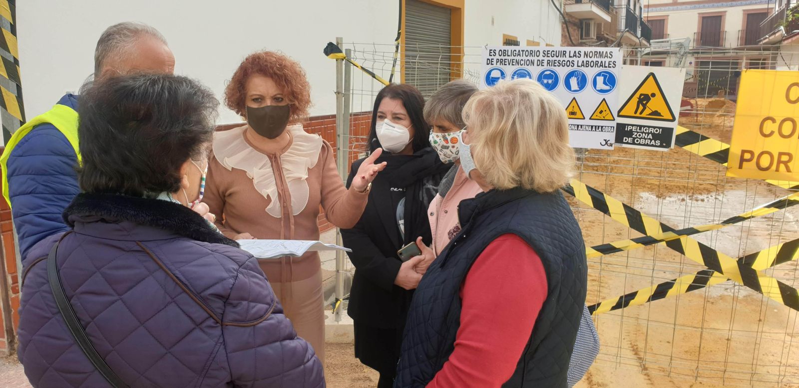 Castaño visita las obras en el barrio de Torreblanca.