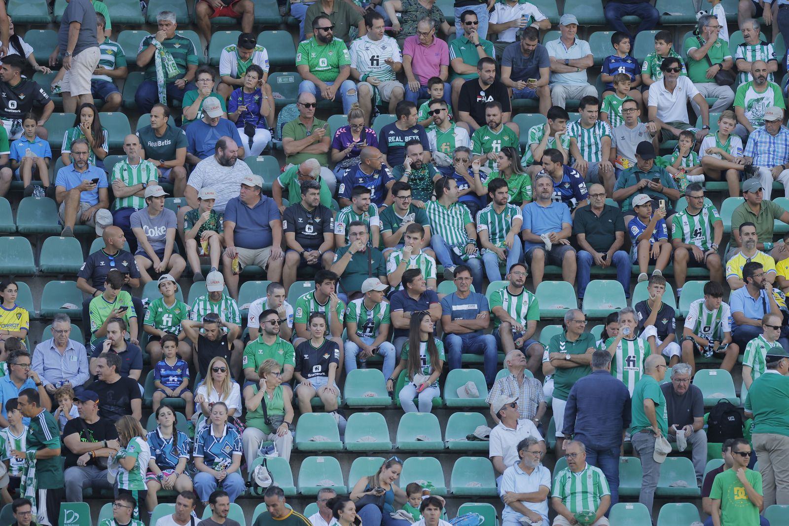 Búscate en las fotos del Betis-Cádiz