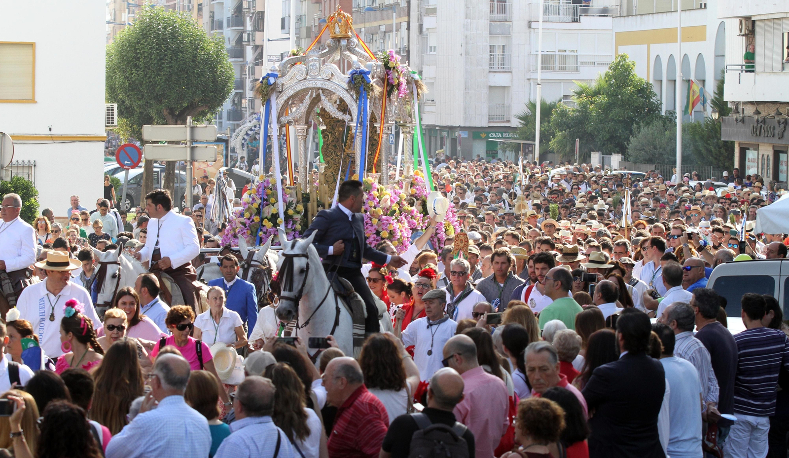 Imágenes de la salida de la Hermandad de Huelva