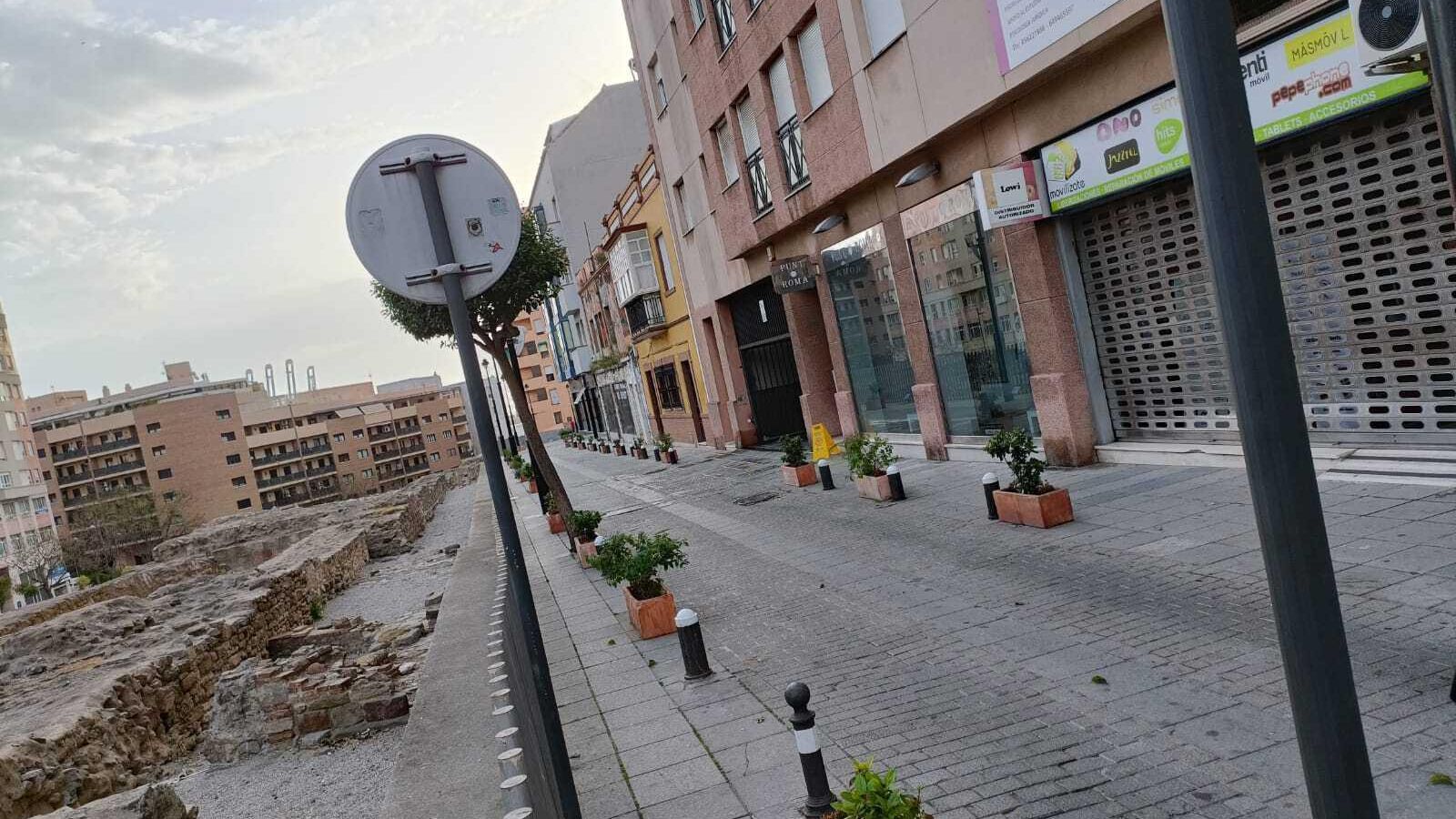La calle Alférez Villalta Medina, donde se han desplegado los agentes este miércoles. La calle Alférez Villalta Medina, donde se han desplegado los agentes este miércoles.