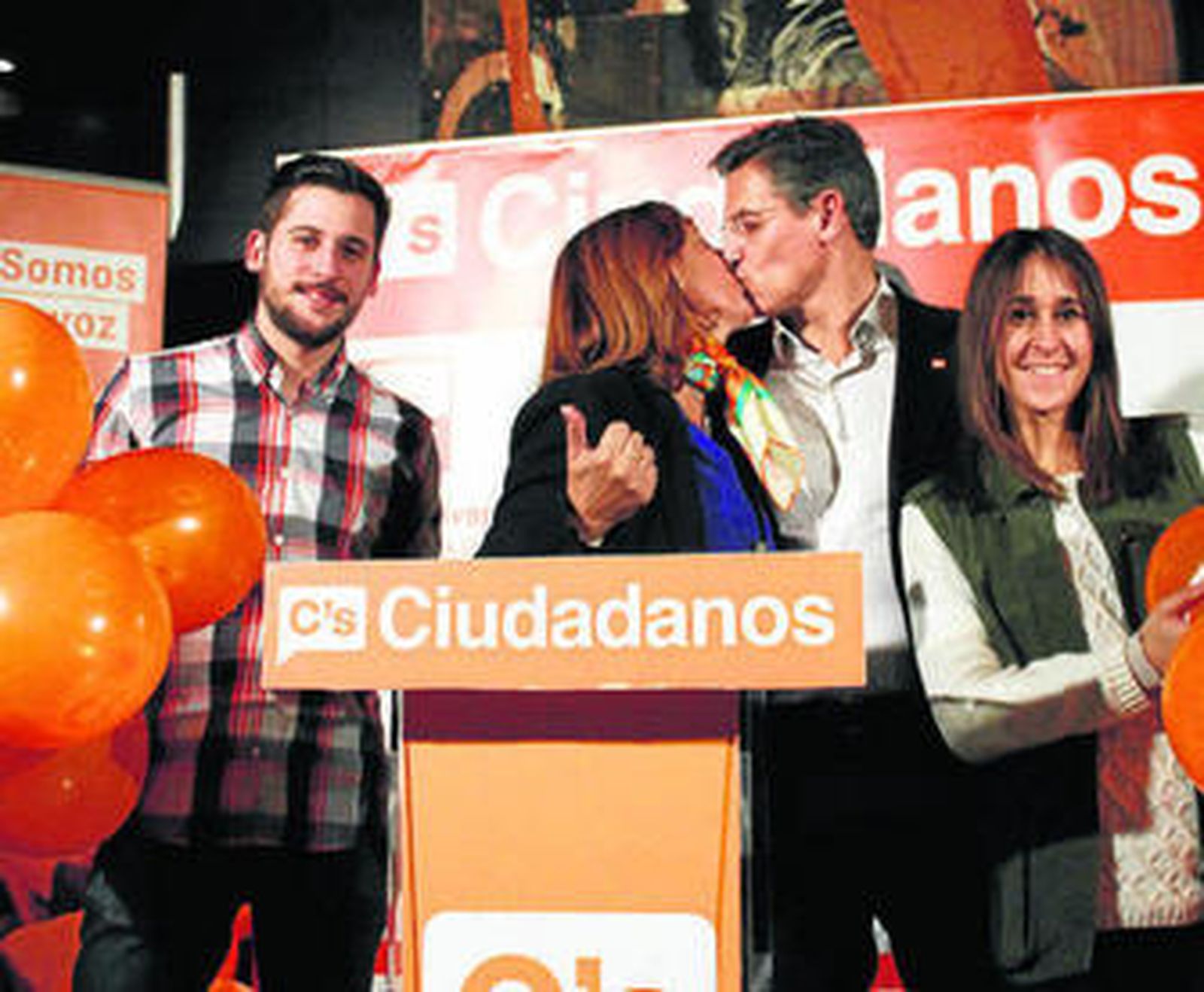 Luis Salvador junto a su mujer en la fiesta de Ciudadanos en el Hotel Victoria.