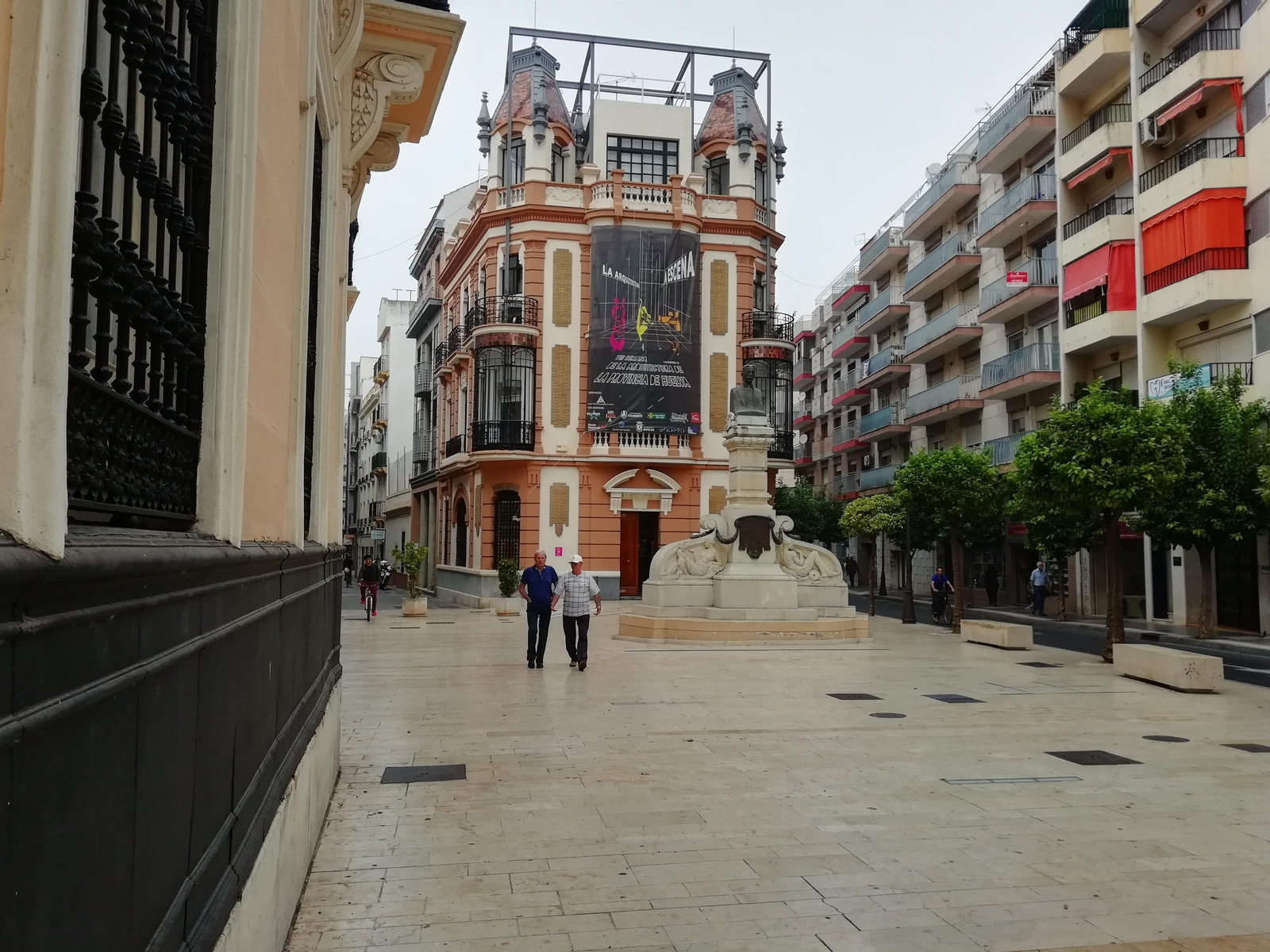 Cartel de la Semana de la Arquitectura en la fachada del Colegio de los Arquitectos.