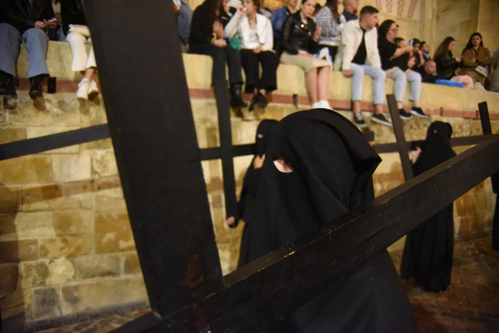 La procesión de la Expiración en este Viernes Santo de Córdoba, en imágenes