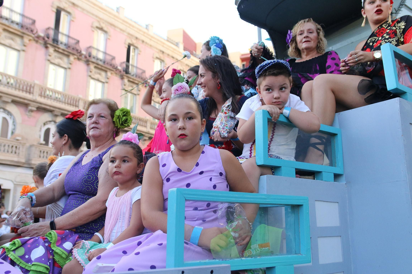 Las imágenes de la batalla de flores en la Feria de Almería 2023