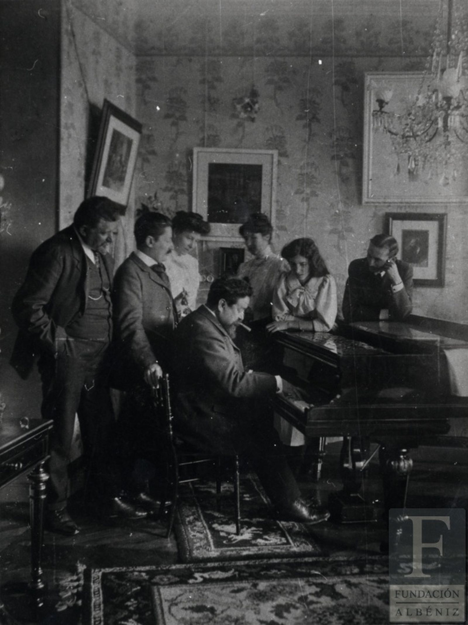 Albéniz tocando el piano con unos amigos (Niza, 1905)