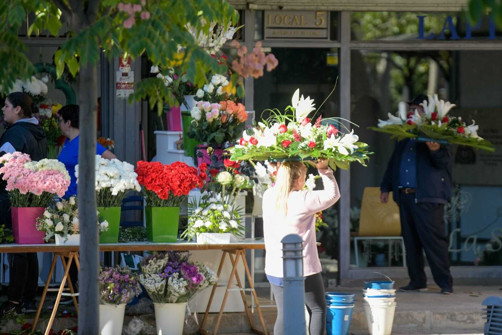 La jornada del Día de Todos los Santos en Granada, en imágenes