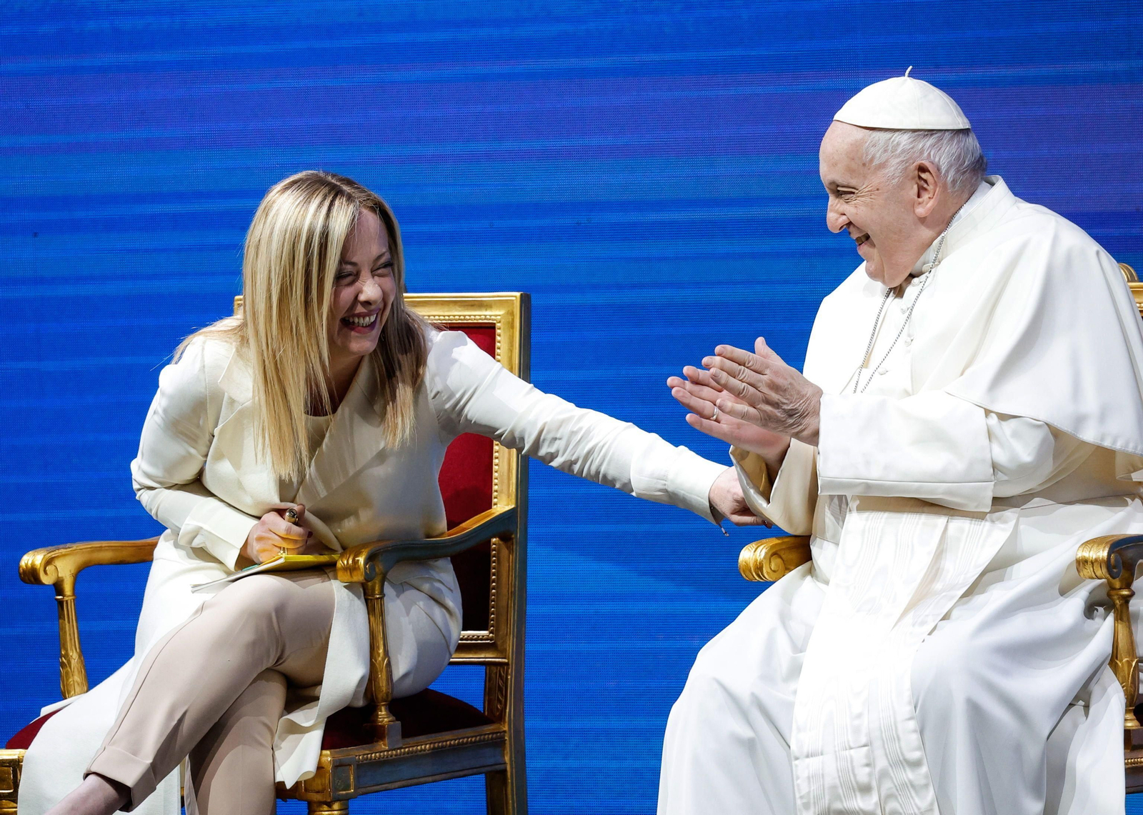 El papa Francisco y la primera ministra italiana, Giorgia Meloni.