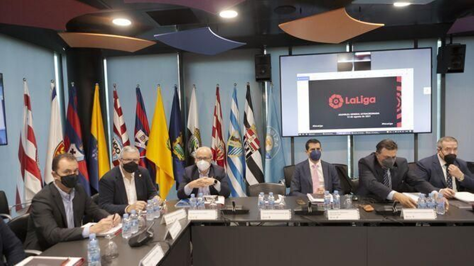 José María Muñoz, a la izquierda de la imagen, en la asamblea de LaLiga. José María Muñoz, a la izquierda de la imagen, en la asamblea de LaLiga.