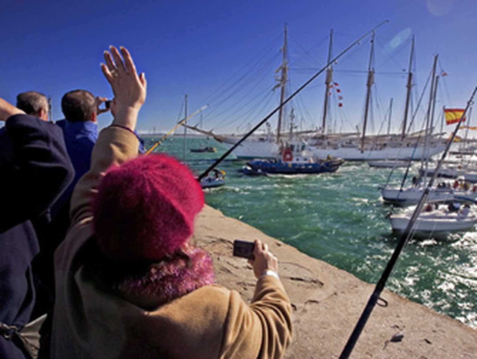 El buque escuela Elcano zarpa de Cádiz e inicia su 79 crucero de instrucción