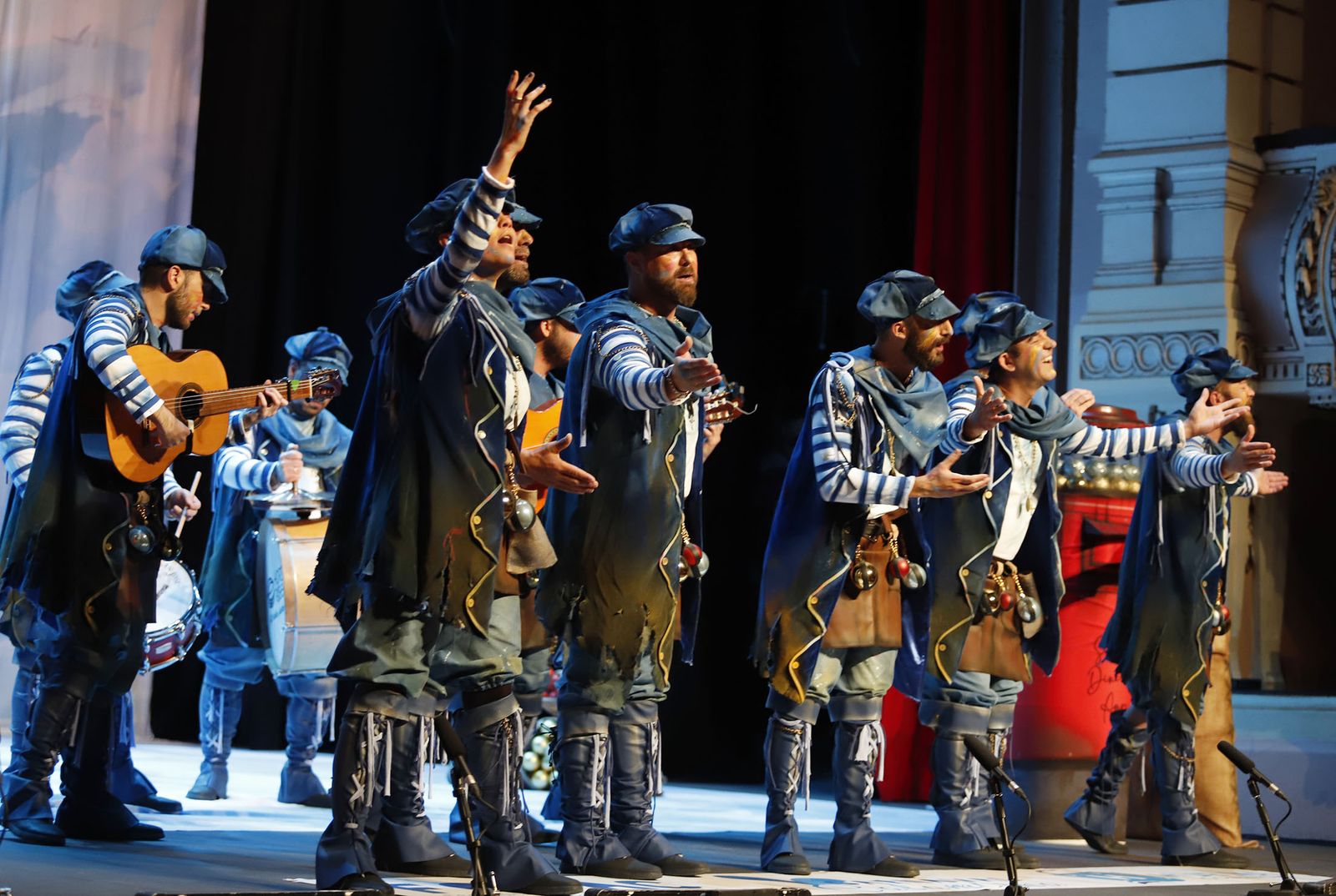 Imágenes de la actuación de la comparsa "Padre nuestro" de Alcalá de Guadaíra en el Carnaval Colombino